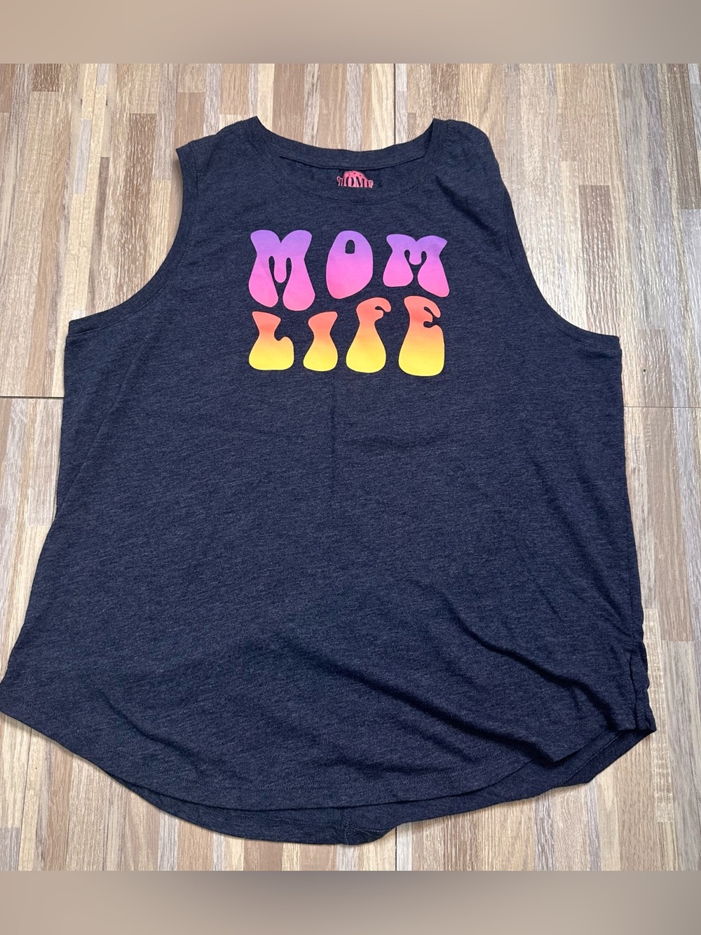 Dark Gray Sleeveless Tank with Colorful ‘MOM LIFE' Gradient Print, Women’s XL